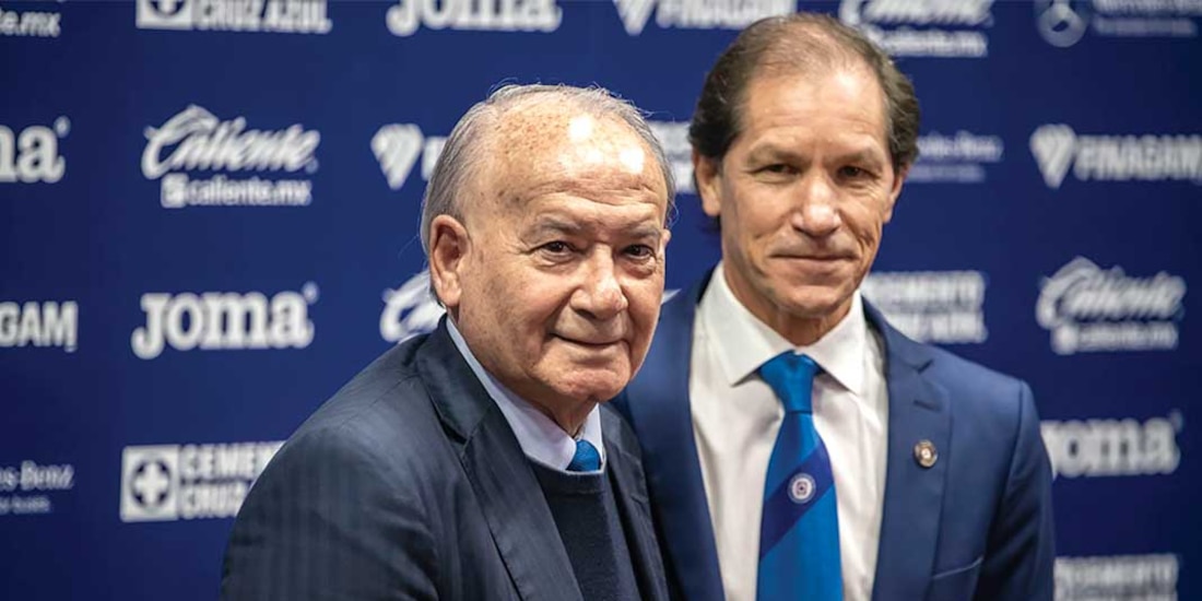 Guillermo Álvarez Cuevas (izq.) en imagen