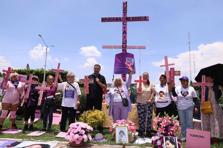 Marcha de mujeres contra los feminicidios, en Nezahualcóyotl, Estado de México.