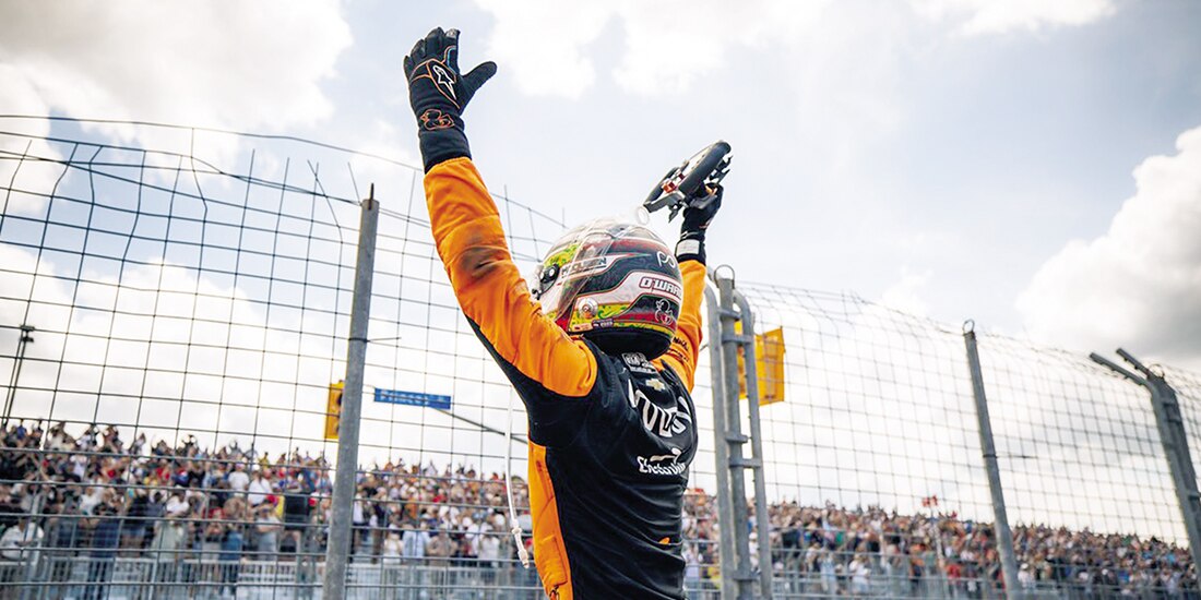 El regiomontano celebra el subcampeonato de la temporada 2025 de Indycar.