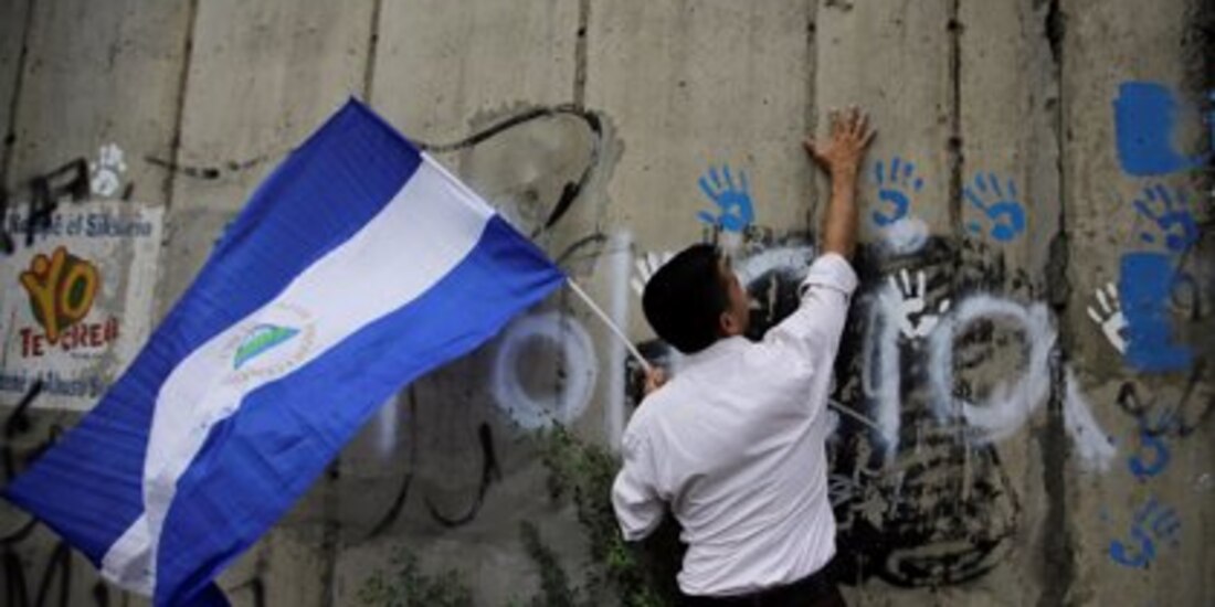 Se exilia rector de universidad nicaragüense