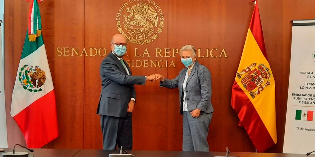Sánchez Cordero también se reunió con el embajador de Japón en México, Yasushi Takase, con quien de nueva cuenta resaltó la amistad entre ambas naciones.