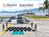Semar decomisa más de una tonelada de presunta cocaína localizada frente a costas de Guerrero.