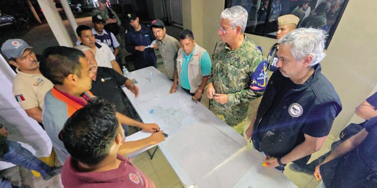 Instalan albergues ante posible desbordamiento de Río Pánuco.