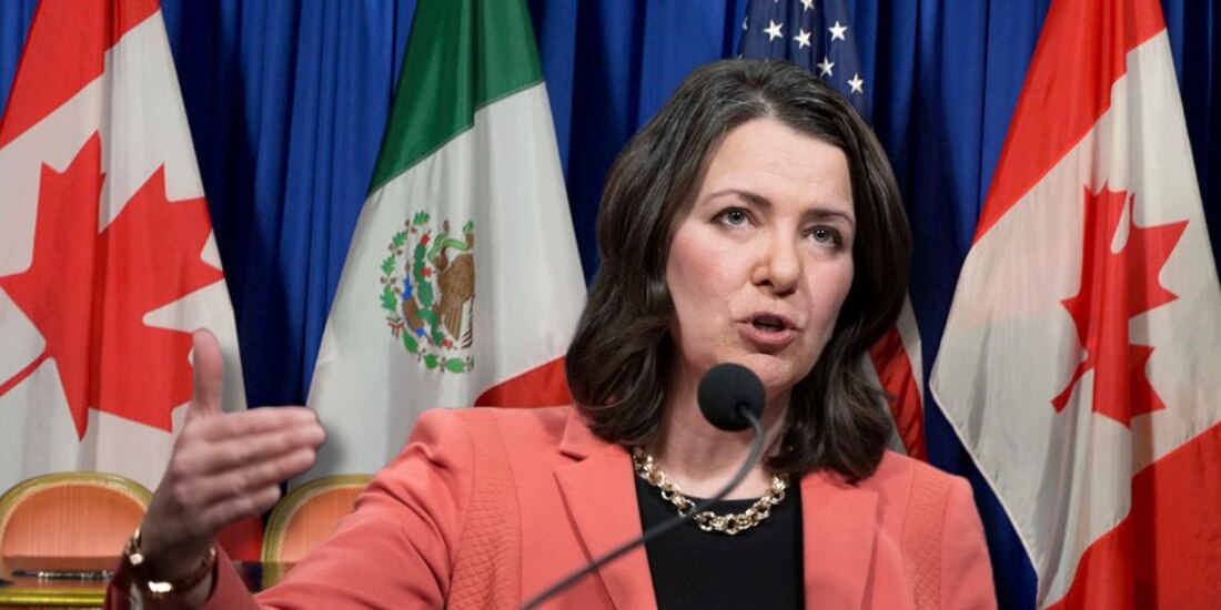 Danielle Smith, primera ministra de Alberta, Canadá, se pronuncia a favor de expulsar a México del T-MEC.