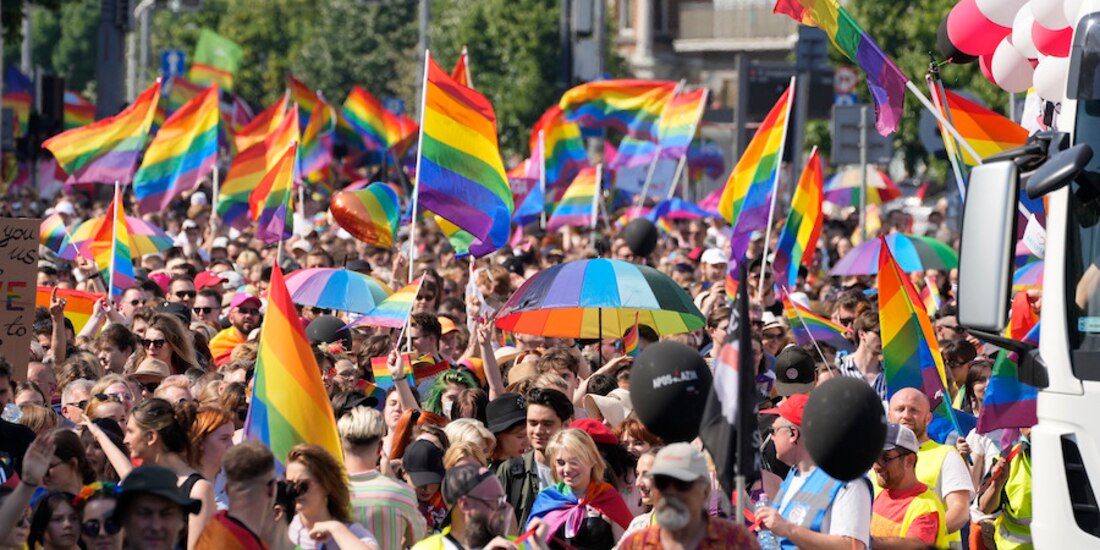 Activistas y defensores de la comunidad LGBT participan en una marcha del orgullo gay, el pasado 19 de junio.