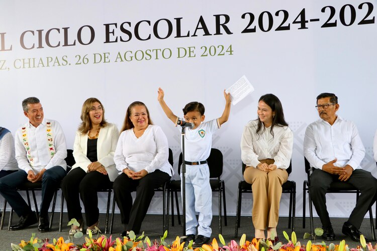 Más de 1.8 millones de estudiantes chiapanecos inician clases en un ambiente de celebración.