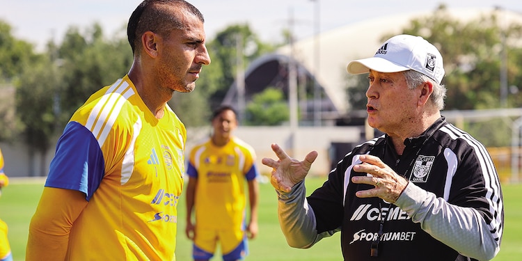 Tigres anunció la salida de Gerardo Torrado como vicepresidente del club felino y en su lugar llega Víctor Manuel Vucetich para también cumplir la función de director técnico.