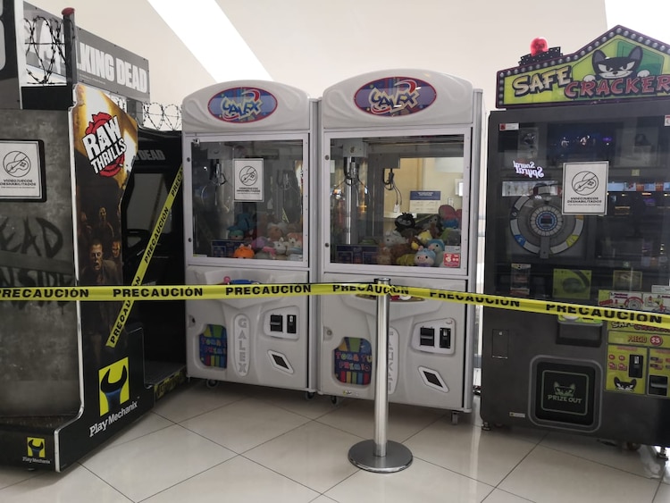 Maquinitas y otras distracciones, así como asientos en el lobby se clausuraron.