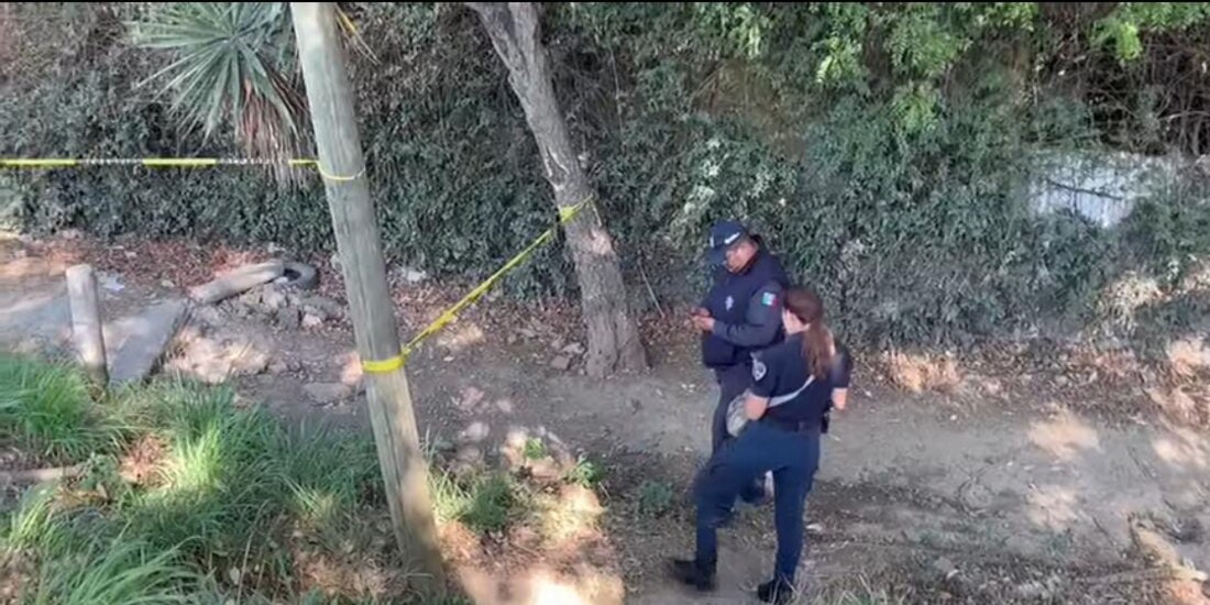 Personal de la Policía Municipal de Cuernavaca acordonó la zona en donde fueron encontrados los restos humanos, ayer.