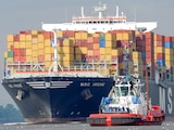 Exportaciones mexicanas crecen 30.4% a tasa anual, informó el INEGI.