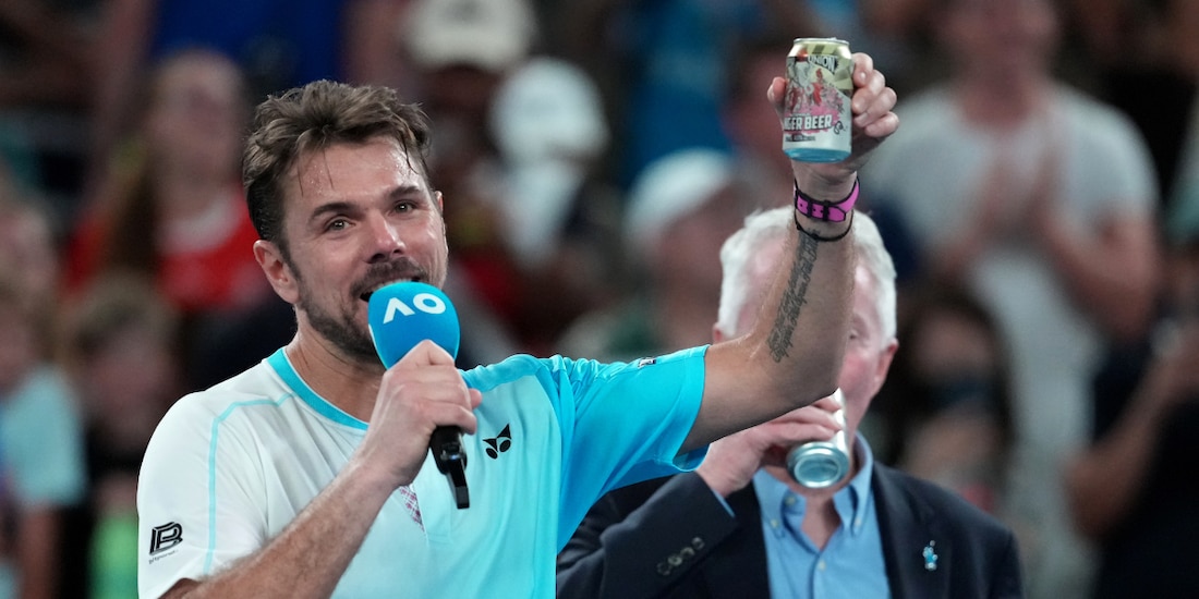 Stan Wawrinka bebió una cerveza tras jugar su último partido en un Abierto de Australia.