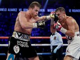 Saúl "Canelo" Álvarez y Gennady Golovkin durante uno de sus anteriores combates de box.