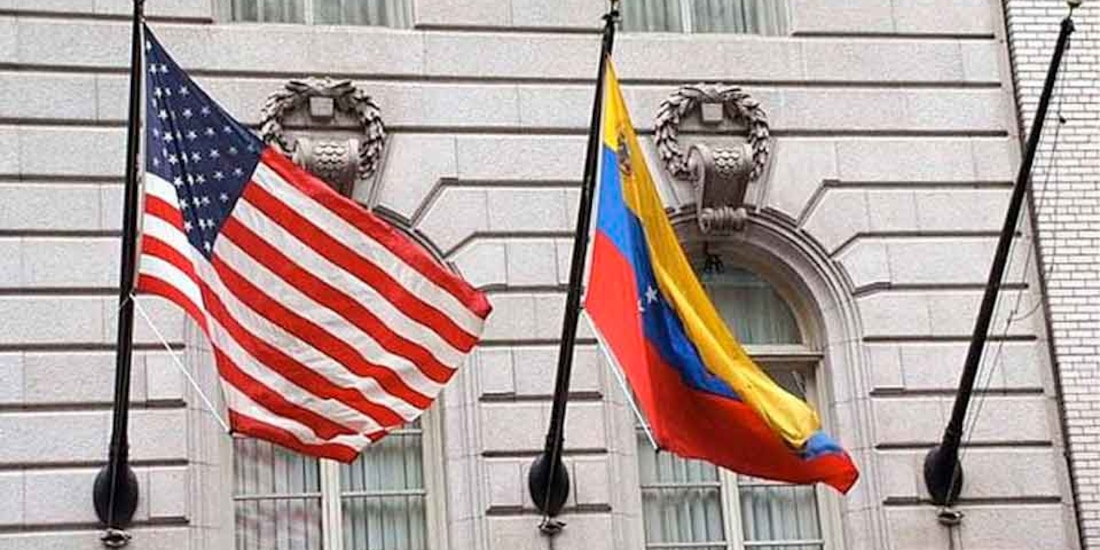 Banderas de Estados Unidos y Venezuela.