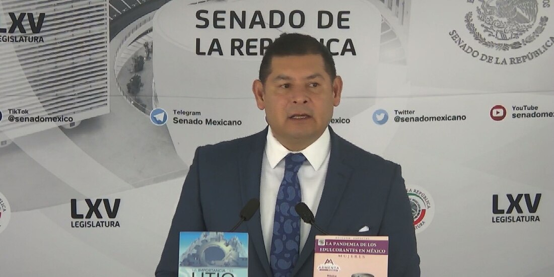 El presidente del Senado, Alejandro Armenta, pide a la ministra Yazmín Esquivel, reconsiderar si debe continuar en la SCJN