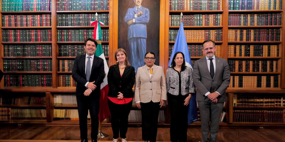 La mesa de trabajo institucional y la revisión de compromisos en materia de derechos humanos fueron encabezadas por la titular de la Secretaría de Gobernación (SEGOB), Rosa Icela Rodríguez.