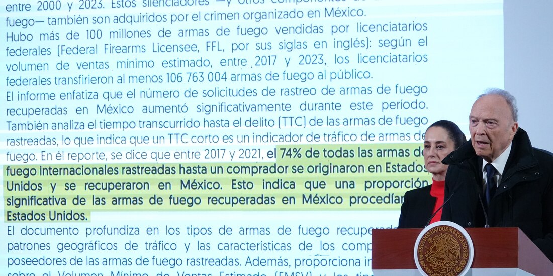 Alejandro Gertz, fiscal General de la República y la Presidenta Claudia Sheinbaum, en conferencia de prensa matutina, ayer.