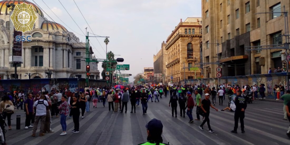 Mil personas asisten a marcha del 25N en CDMX; reportan saldo blanco.
