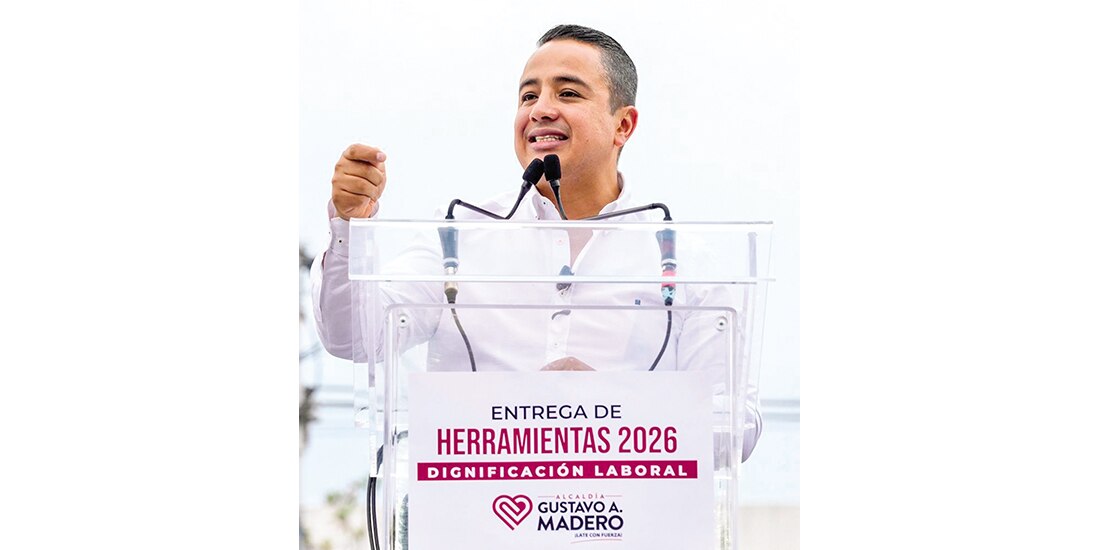 El edil Janecarlo Lozano durante el evento en materia de obra pública.