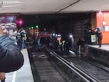 Tras el choque entre dos trenes de la Línea 3 del Metro, usuarios fueron desalojados por el túnel.