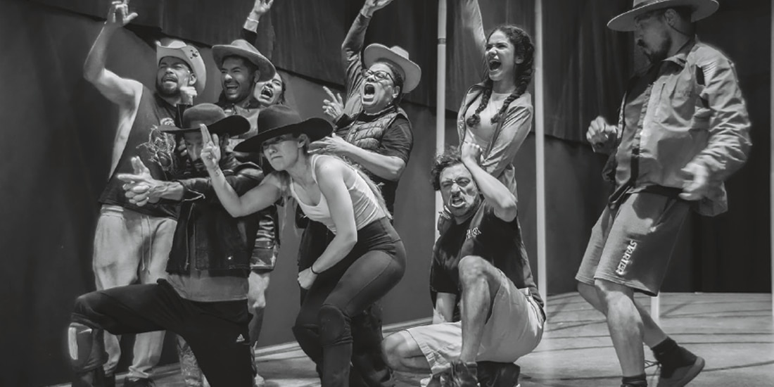 Actores en un ensayo de la obra Más vale morir