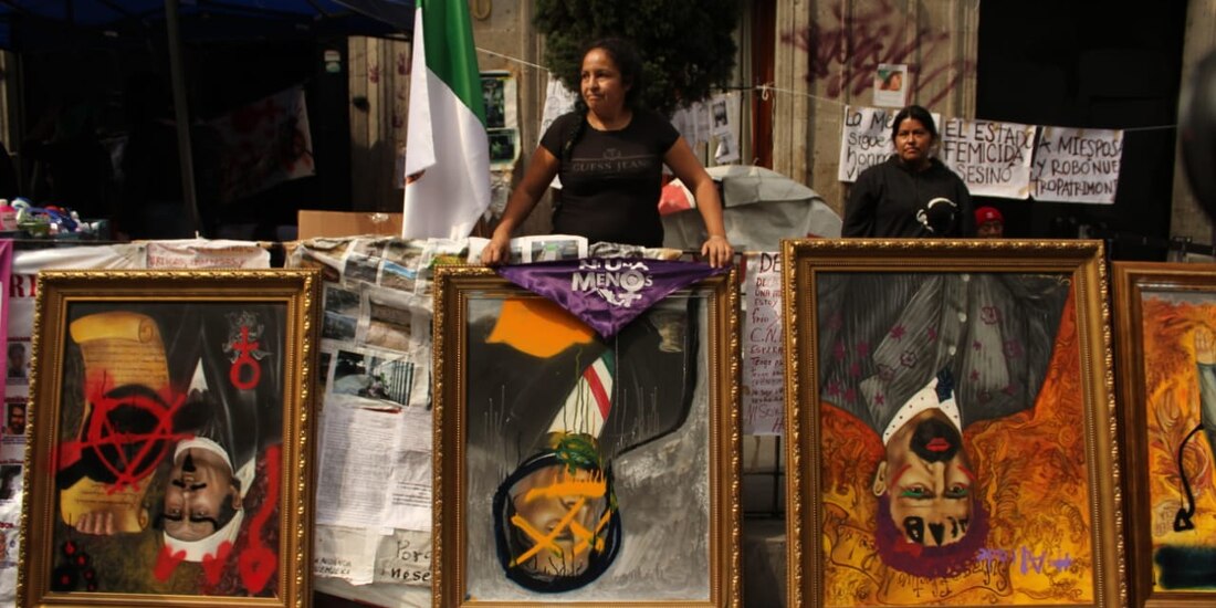 Manifestantes en la Comisión Nacional de Derechos Humanos.