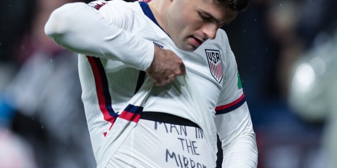 Christian Pulisic celebra su gol ante México