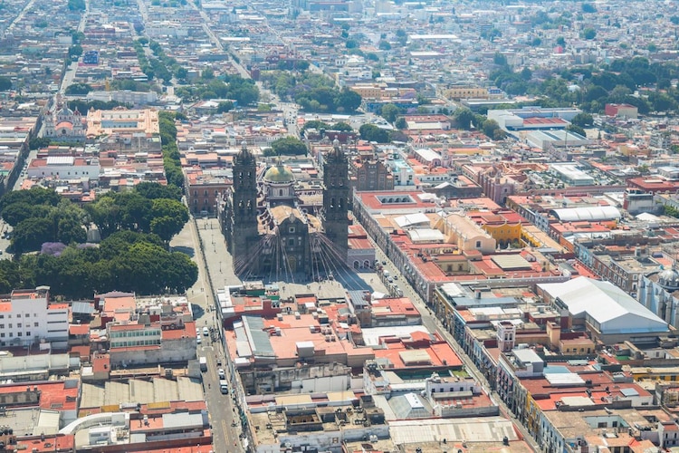 Una vista aérea de la Catedral de Puebla.