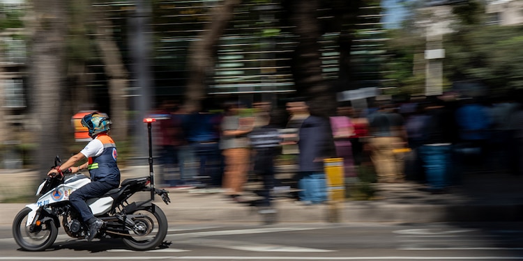 PERSONAL de Protección Civil vigila el
ejercicio de prevención sobre Reforma.