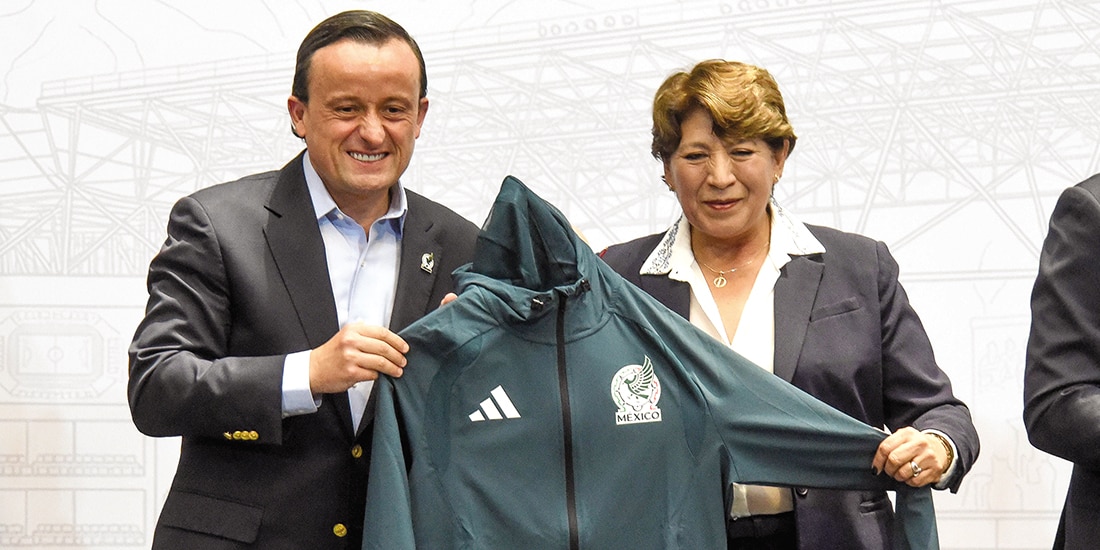 DELFINA Gómez y Mikel Arriola, ayer.