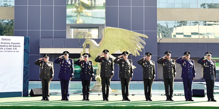Autoridades de la Defensa, ayer, en la toma de protesta de los altos mandos.