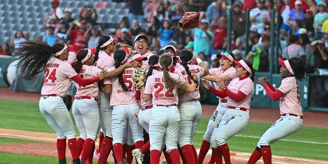 Jugadoras de Diablos Rojos Femenil celebran el pase a la Serie de la Reina 2025