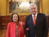 AMLO se reúne con la senadora Ifigenia Martínez