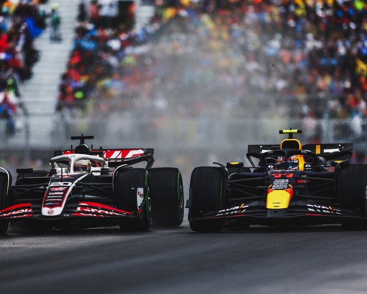 Checo Pérez en el Gran Premio de Canadá junto a Kevin Magnussen