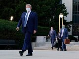 Donald Trump salió ayer por su propio pie del hospital militar.