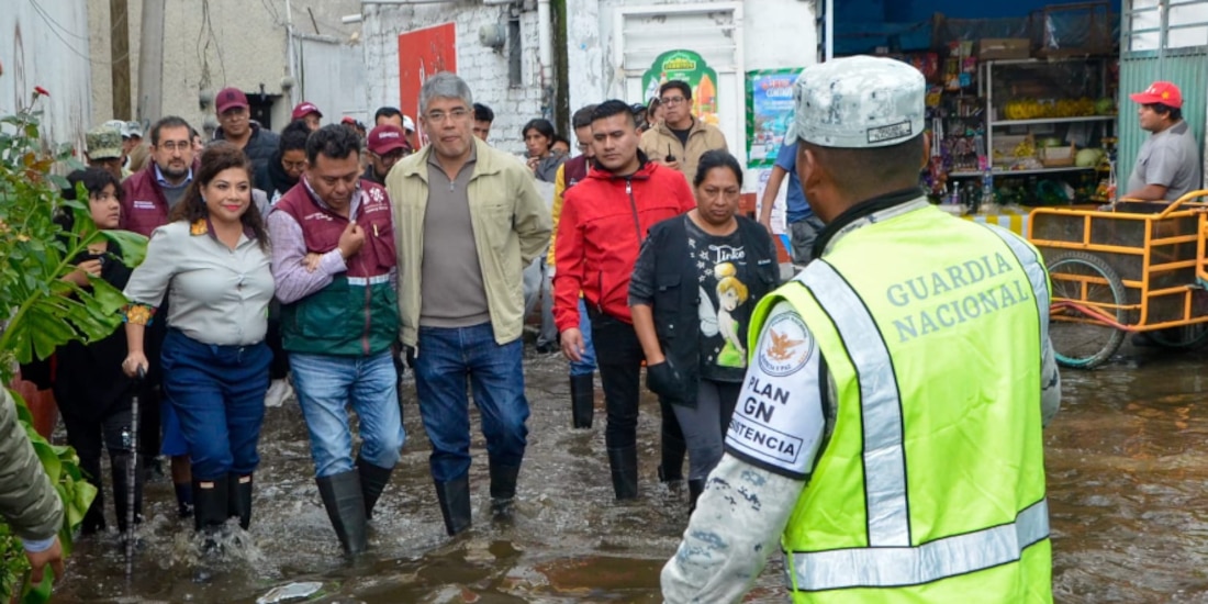 Clara Brugada, Jefa de Gobierno, recorrió las zonas afectadas por inundaciones en Xochimilco.