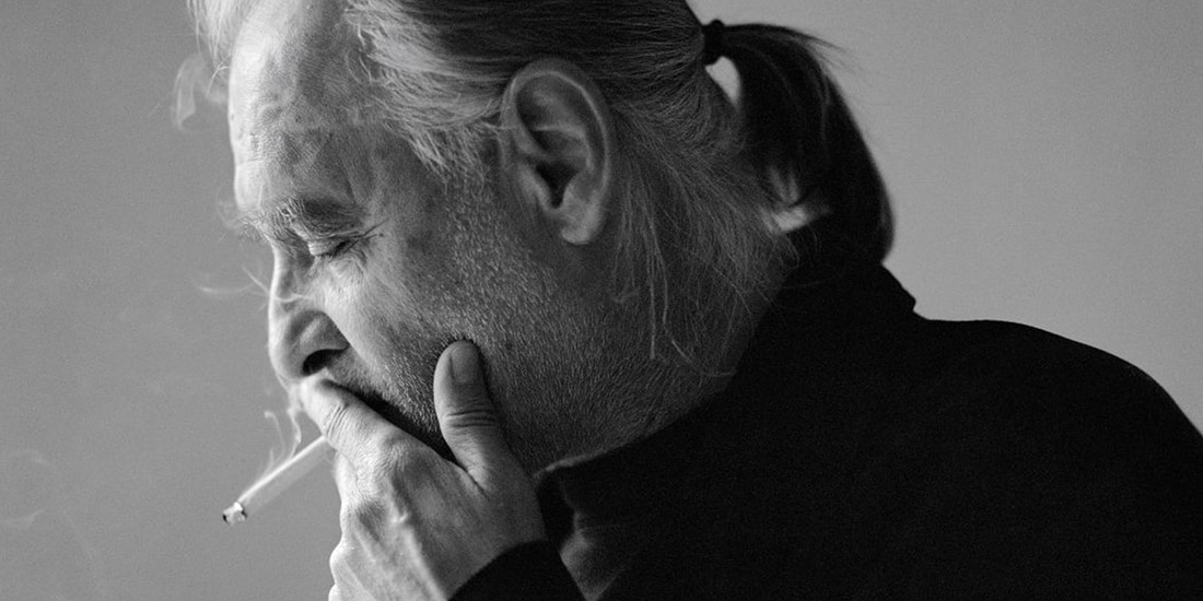 Béla Tarr en una sesión fotográfica.