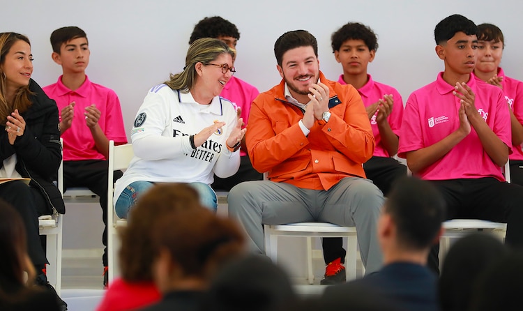 Gobernador Samuel Alejandro García Sepúlveda, acompañado de la Secretaria de Igualdad e Inclusión, Martha Herrera