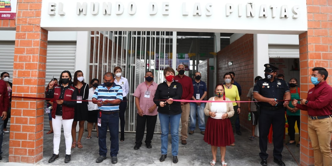 Dentro de las obras que realizó el gobierno del ayuntamiento de Solidaridad durante la gestión de la alcaldesa Laura Beristain Navarrete, destaca el mercado "El Mundo de las Piñatas"