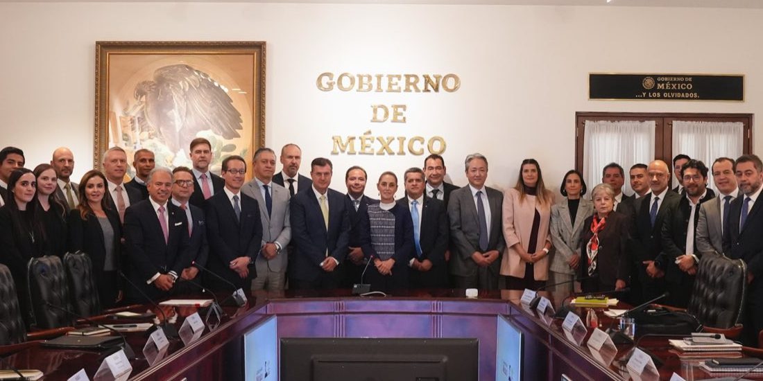 Sheinbaum sostiene reunión clave con directores ejecutivos de la industria automotriz de México.