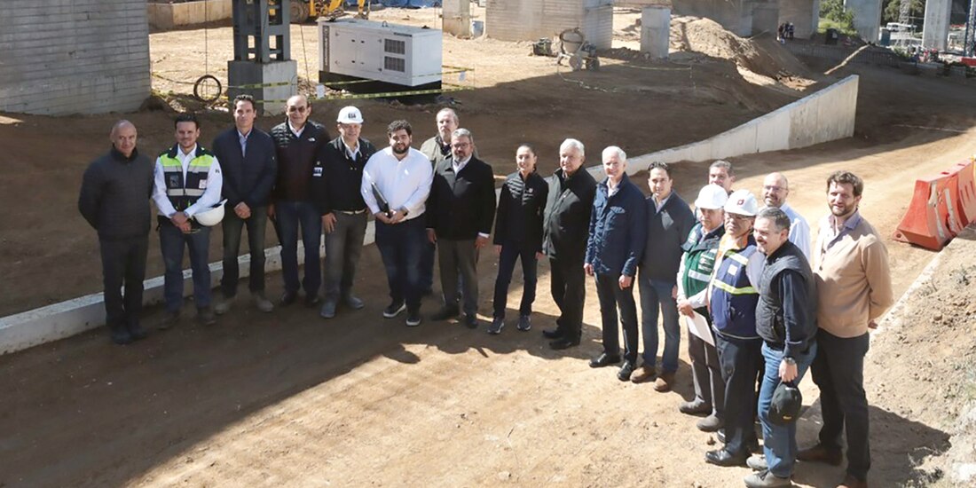 El presidente (centro) acompañado por el gobernador del Edomex (der.) y la Jefa de Gobierno de la CDMX (izq.), ayer.