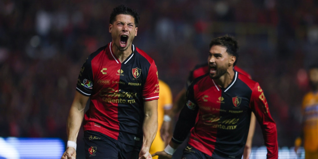 Manuel Capasso celebrando su gol ante los Tigres.