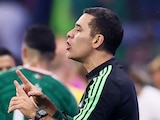 Rafa Márquez da indicaciones durante el México vs Inglaterra de octavos de final del Mundial 2026.