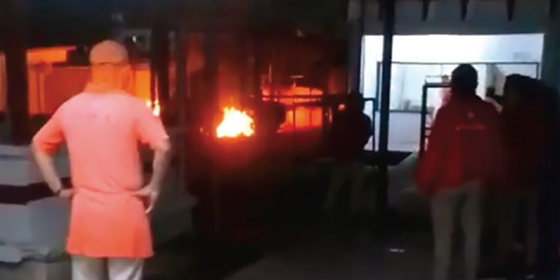 Internos del penal de Tuxpa, este fin de semana, al causar un incendio dentro del lugar durante el motín para exigir un alto a las extorsión del grupo La Sombra.