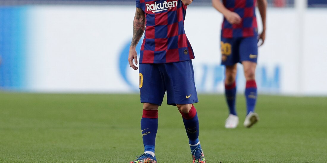 Lionel Messi se lamenta durante el partido contra el Bayern Múnich en Portugal.