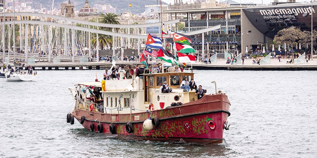 Activistas de la Flotilla Global Sumud
con ayuda humanitaria, el 12 de abril