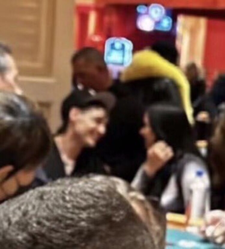 La mujer con la que captaron a Peso Pluma