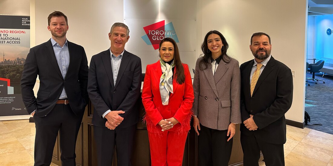 Tere Jiménez, gobernadora de Aguascalientes, al centro.