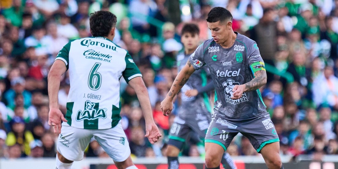 Una acción del Santos vs León, de la Jornada 11 del Clausura 2025 de la Liga MX