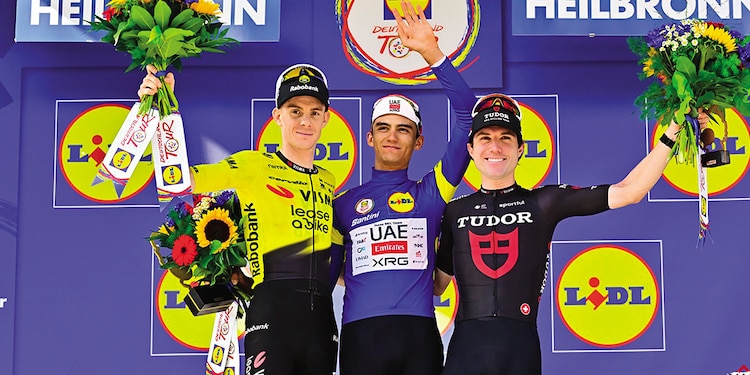 EL MEXICANO festeja, ayer, en el podio del Tour de Alemania.