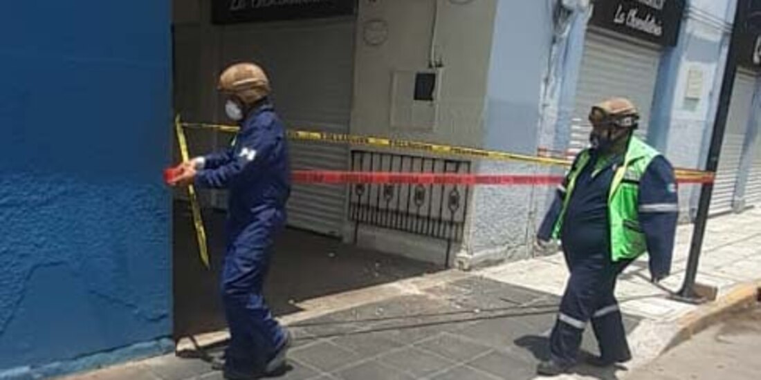 Personal de Protección Civil evalúa zonas afectadas por el sismo.